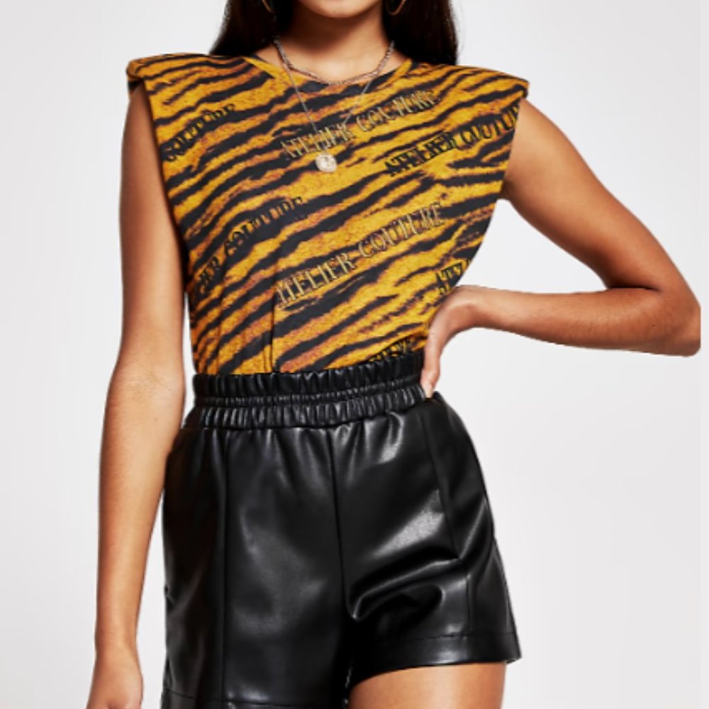 ANIMAL PRINT SHOULDER PAD T SHIRT